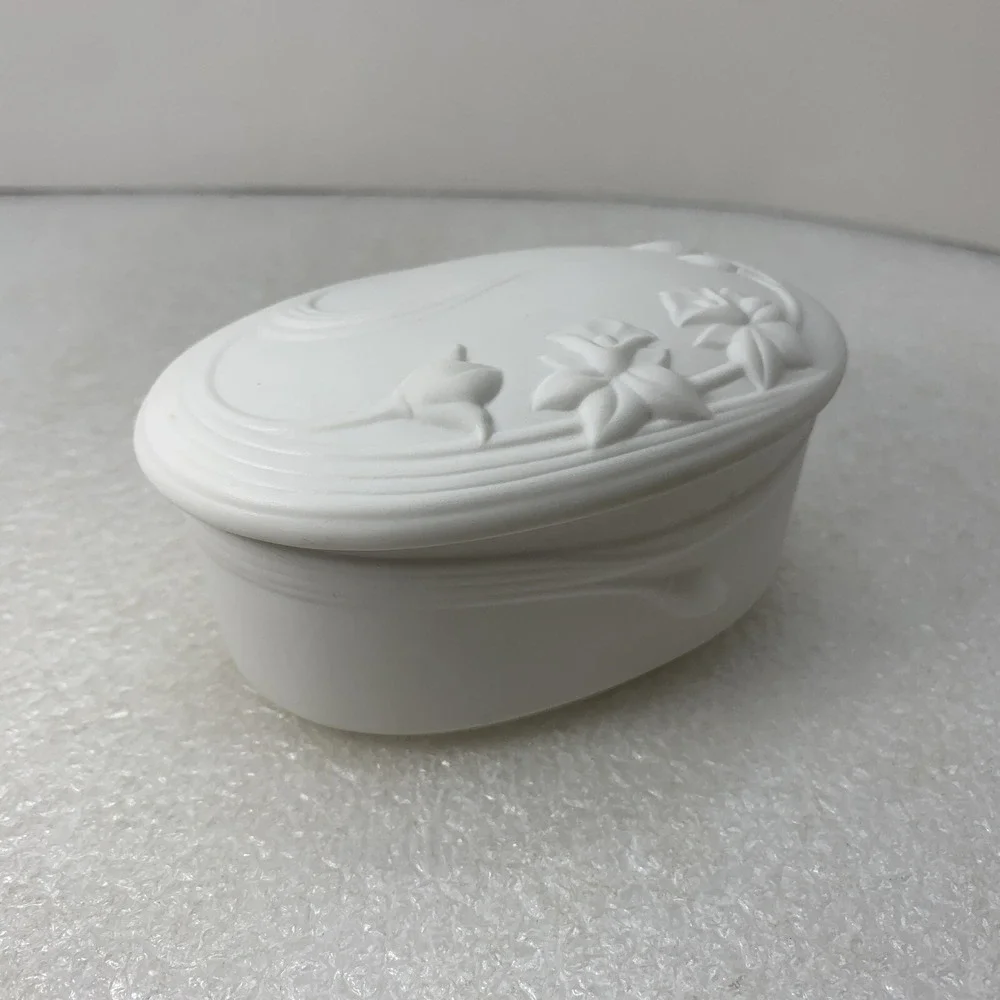Vintage Gorham Fine‎ China Oval Leaf Floral Trinket Box White Porcelain Relieved